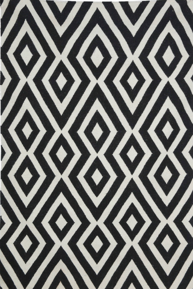 BLACK AND WHITE ILLUSION DIAMOND DHURRIE