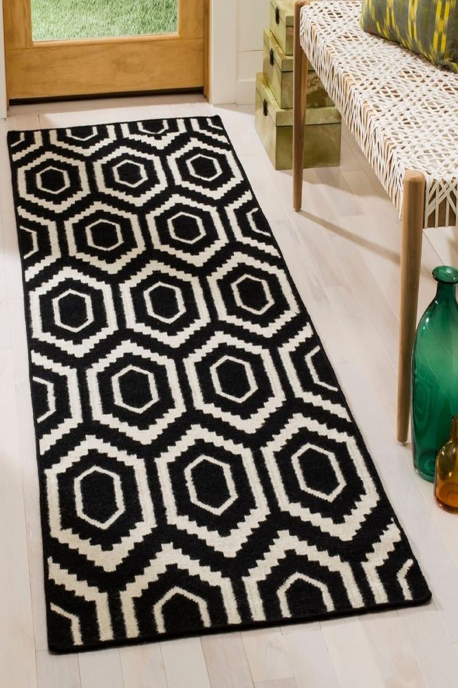 BLACK AND IVORY DIAMOND HAND WOVEN DHURRIE RUNNER