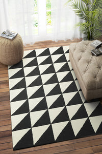 BLACK AND WHITE GEOMETRIC HAND TUFTED CARPET by Imperial Knots - Image 2