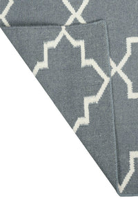 GREY AND IVORY MOROCCAN HAND WOVEN DHURRIE by Imperial Knots - Image 4