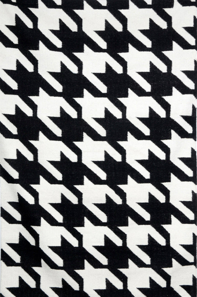 BLACK AND WHITE HOUNDSTOOTH HAND WOVEN DHURRIE