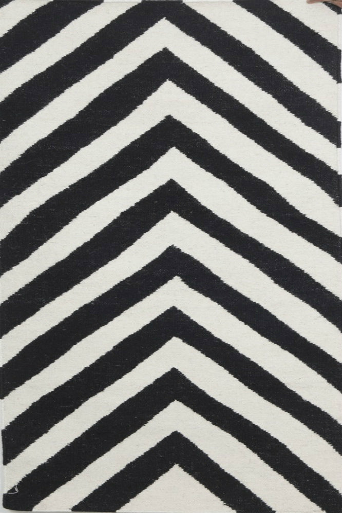 BLACK AND WHITE CHEVRON HAND WOVEN DHURRIE
