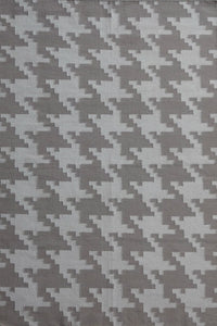 Grey and ivory geometric hand woven dhurrie wool hand-woven rug for bedroom