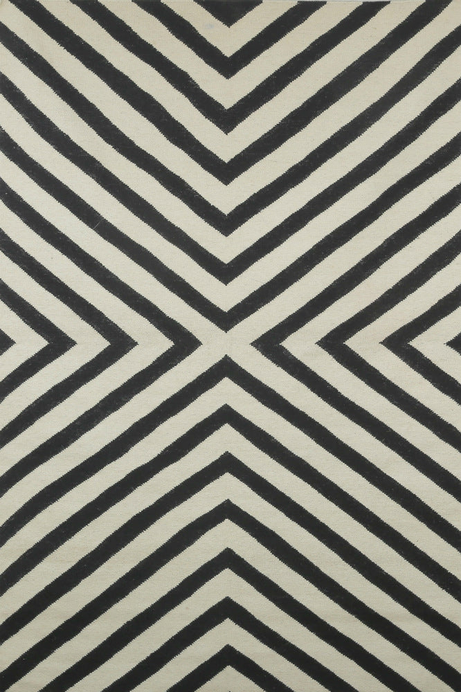 BLACK AND WHITE ZIG ZAG HAND WOVEN DHURRIE