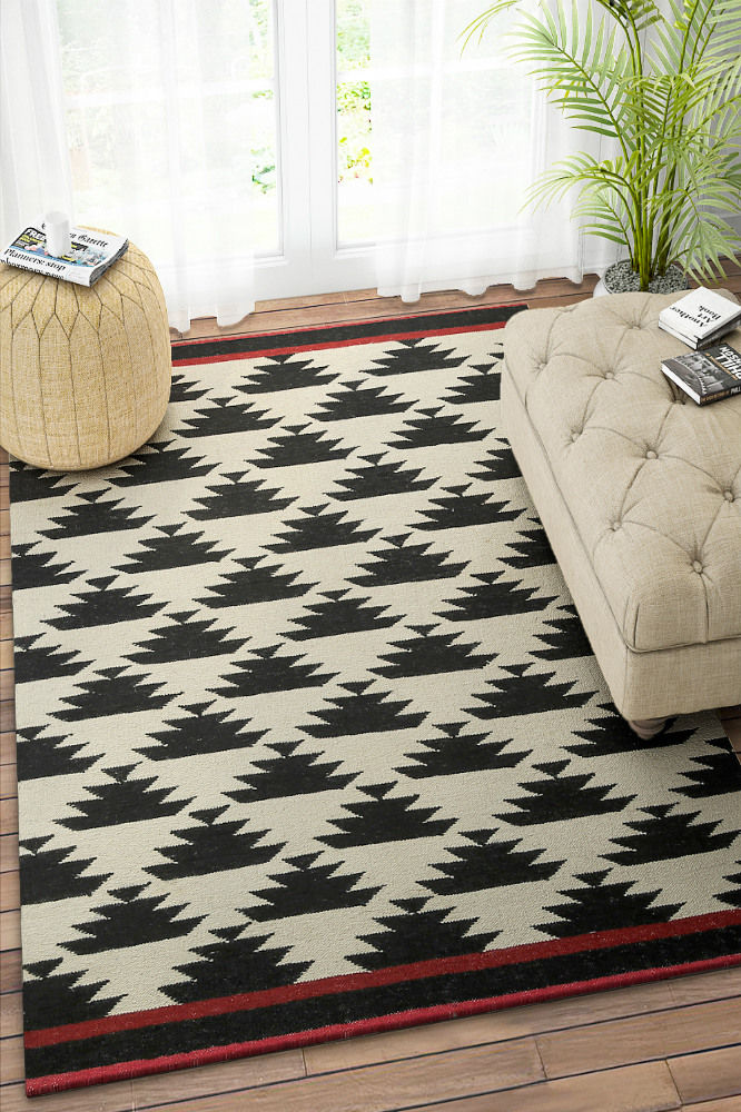 BLACK IVORY AZTEC HAND WOVEN KILIM DHURRIE
