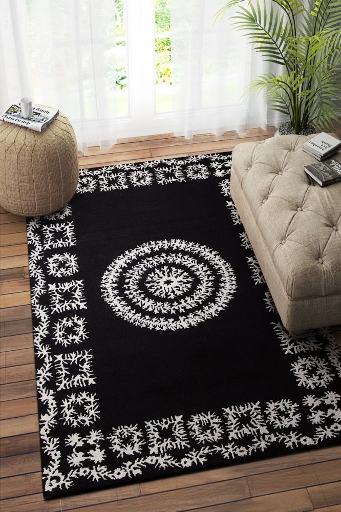 BLACK AND WHITE FLORAL HAND TUFTED CARPET